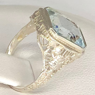 Vintage 14K White Gold Filigree Blue Stone Ring CR0050