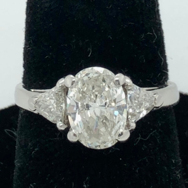 Platinum Ring with 1.39 Carat Oval Ring  CR0329