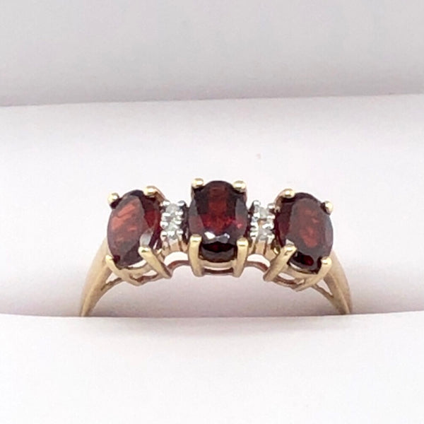 9K Yellow Gold Garnet Ring  SI0403